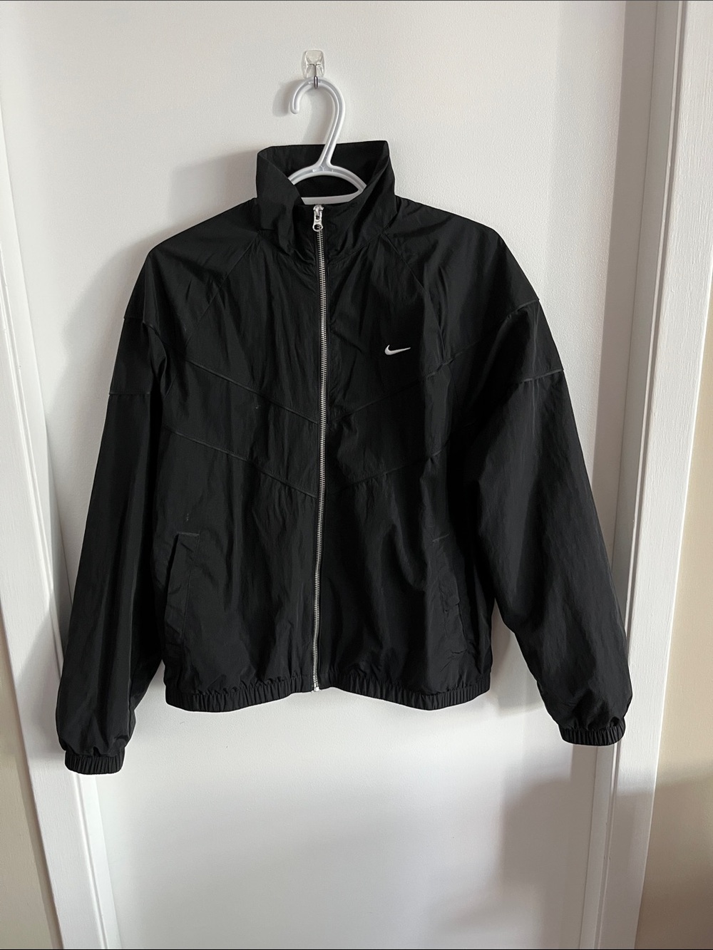 Nike Large Black Full-Zip Windbreaker with Silver Zipper